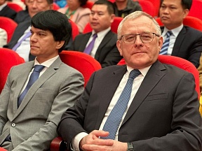 Концерт по случаю года корейско-китайской дружбы Концерт по случаю года корейско-китайской дружбы